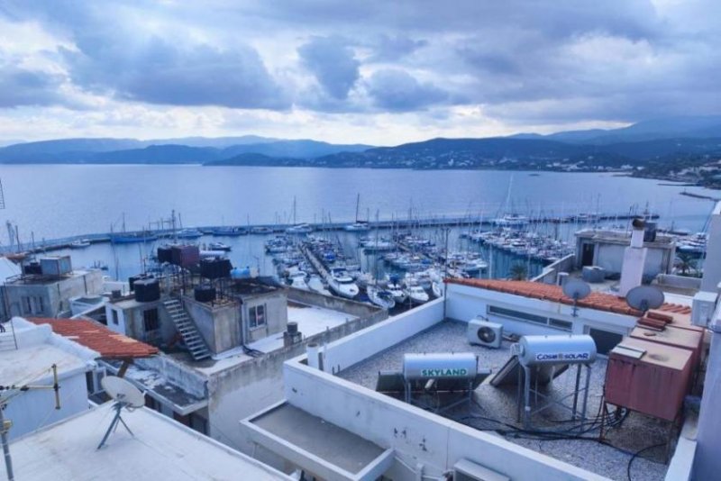 Agios Nikolaos Kreta, Agios Nikolaos: Apartment in der obersten Etage mit zwei Schlafzimmern und herrlichem Meerblick vom Balkon im Wohnung